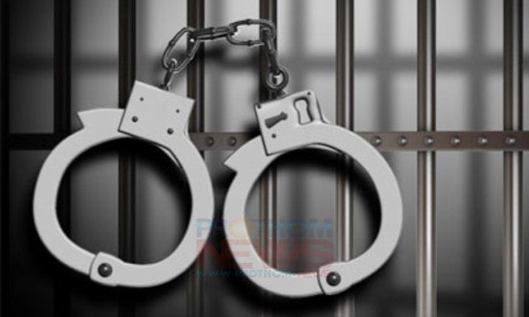 জয়পুরহাটে দেশীয় অস্ত্রসহ ৪ ডাকাত গ্রেফতার