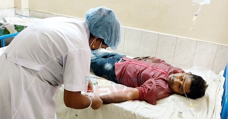 মারধরের ভিডিও ধারণ করায় সাংবাদিকের ওপর হামলা