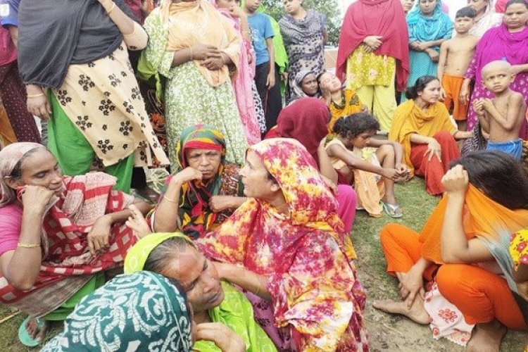 কুষ্টিয়ায় ঘরে মায়ের ঝুলন্ত লাশ, বিছানায় ছেলের