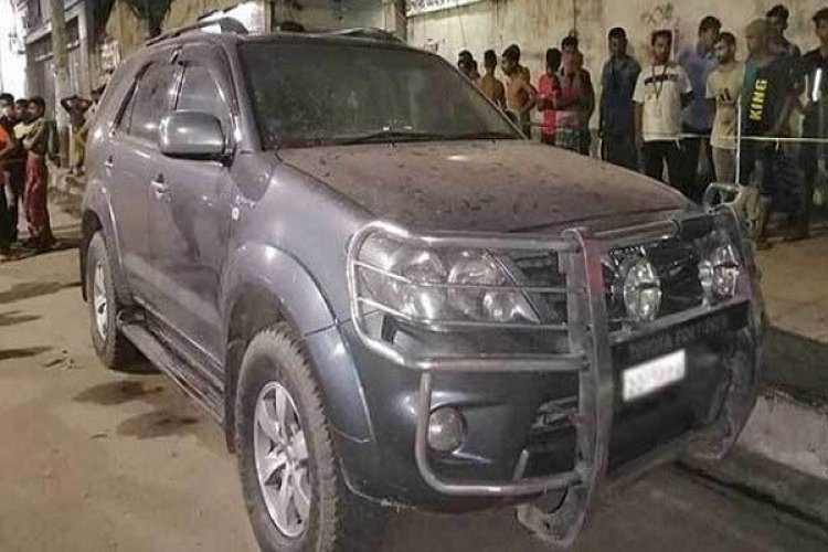 রাজধানীতে জিপ গাড়ির ভেতর থেকে মরদেহ উদ্ধার