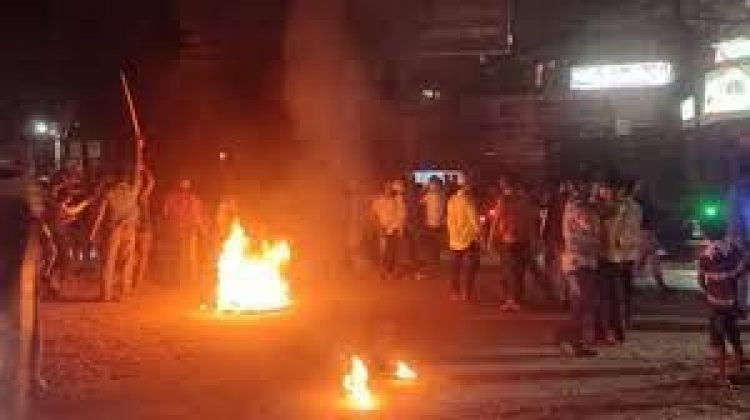 কক্সবাজারে মেয়রের বিরুদ্ধে মামলা, প্রতিবাদে সড়ক অবরোধ, বিক্ষোভ