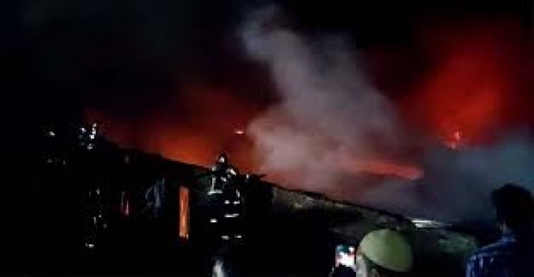 সোয়ারীঘাটে একটি জুতার কারখানায় ভয়াবহ আগুনে পাঁচজন মারা গেছে