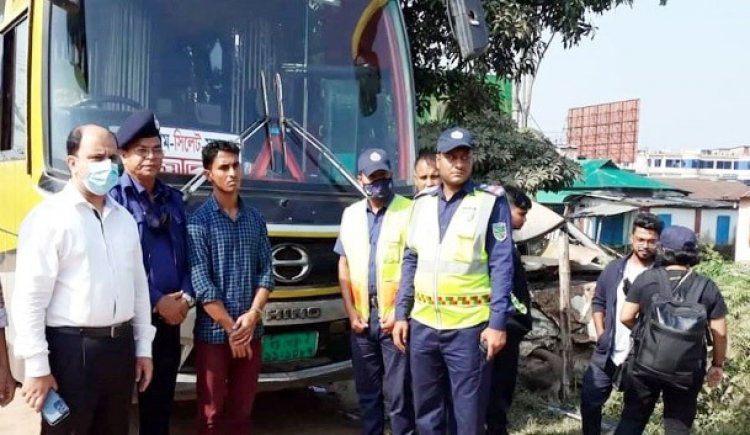 চলন্ত বাসে বিশ্ববিদ্যালয়ের ছাত্রীকে যৌন হেনস্তা