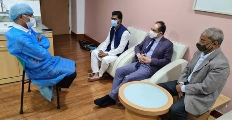 খালেদা জিয়াকে দেখতে হাসপাতালে রেজা-নুর