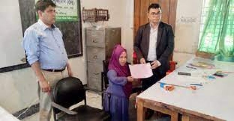 অবহেলিতদের নিয়ে কাজ করতে ভোটের মাঠে ৩ ফুটের সালমা