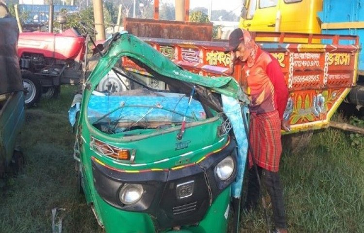 ব্রাহ্মণবাড়িয়ায় ট্রাকচাপায় প্রাণ গেল ৩ শ্রমিকের