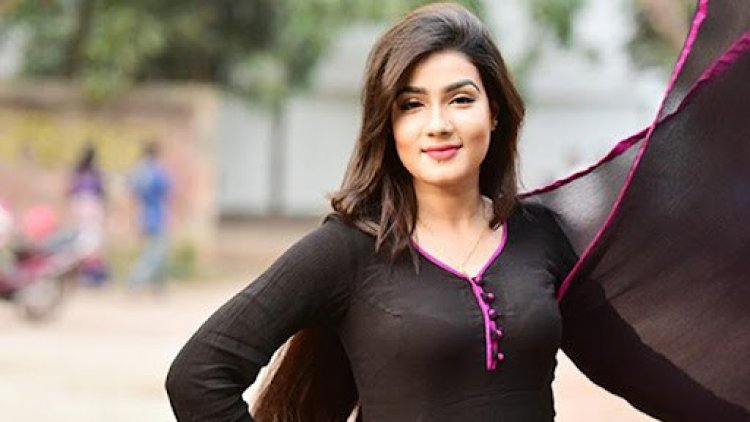 খেলতে পারেন না মাহি, স্বামীর ভিডিও করেই সময় কাটল