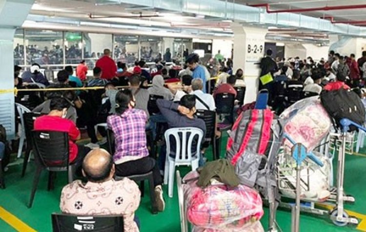 ৩১ ডিসেম্বরই শেষ বৈধকরণ ও দেশে প্রত্যাবর্তন, মালয়েশিয়া বিমান বন্দরে চরম ভোগান্তি