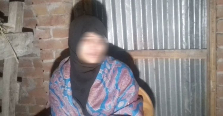 বিয়ের দাবিতে প্রেমিকের বাড়িতে অনশন