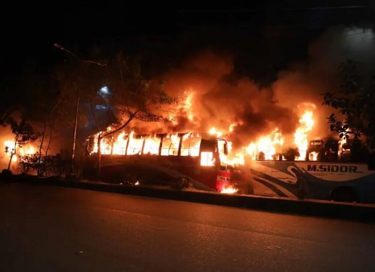 রামপুরায় বাসে আগুন দেয়ার ঘটনায় গ্রেপ্তার ৪