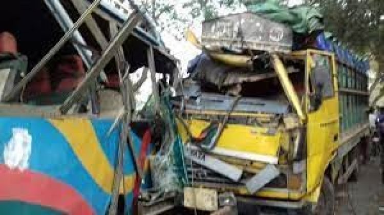 নাটোরে ত্রিমুখী সংঘর্ষে কাঠ ব্যবসায়ীসহ নিহত ২