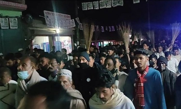 কাদের মির্জার বিরুদ্ধে ঝাড়ুমিছিল থেকে সংঘর্ষ, পুলিশসহ আহত ১২