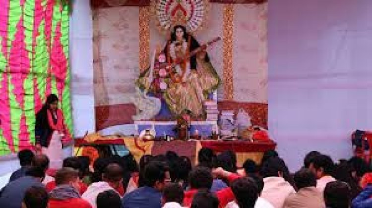 বিদ্যা ও সংগীতের প্রার্থনায় চলছে দেবী বন্দনা