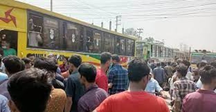 মাসে ‘চাঁদা’ ১২০০, কুমিল্লায় সিএনজিচালকদের সড়ক অবরোধ