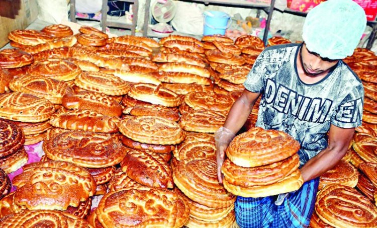 পুরান ঢাকায় রুটির কেজি ৩৫০, হালুয়া ২৫০ টাকা