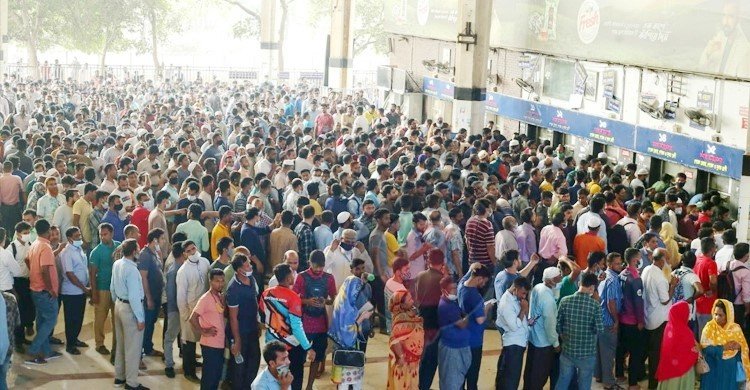 টিকিট পেতে কমলাপুরে উপচেপড়া ভিড়