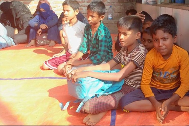 মালয়েশিয়া পাচারকালে ৫৭ রোহিঙ্গা, দুই দালাল আটক