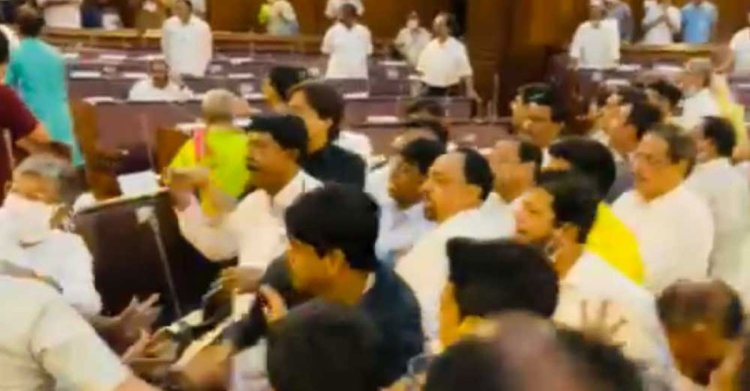 পশ্চিমবঙ্গের বিধানসভায় হাতাহাতি, ৫ বিজেপি বিধায়ক সাসপেন্ড