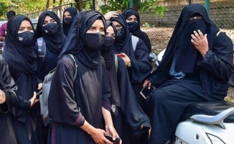 বোরকা পরে আসায় পরীক্ষায় বসতে পারেননি ছাত্রী