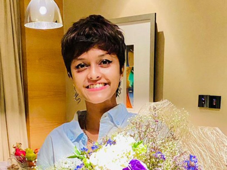 শ্রীলঙ্কার জন্য সাহায্য চাইলেন ‘মানিকে মাগে হিতে’র সেই গায়িকা