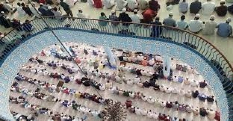 রমজানের দ্বিতীয় জুমায় কানায় কানায় পূর্ণ বায়তুল মোকাররম