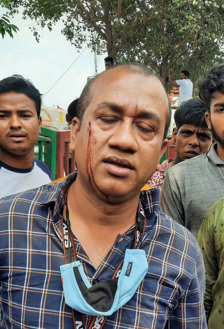 নিউ মার্কেট এলাকায় সংঘর্ষ: সাংবাদিকদের ওপর হামলা