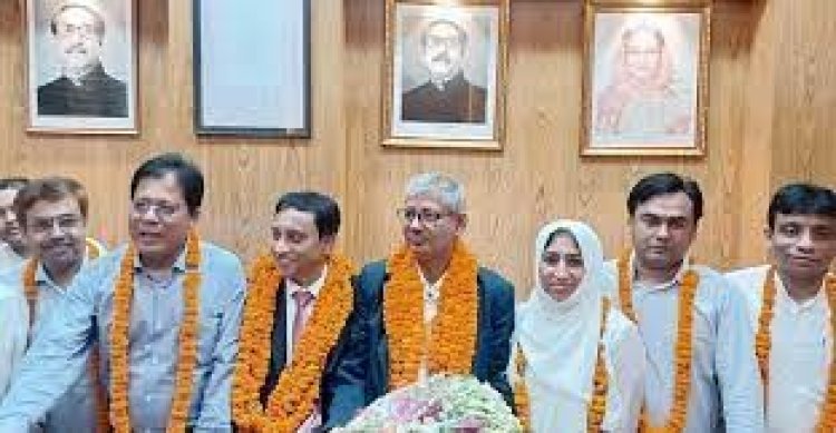 নির্বাচনের দেড় মাস পরে :সুপ্রিম কোর্ট বারে সভাপতি মোমতাজ , সম্পাদক দুলাল