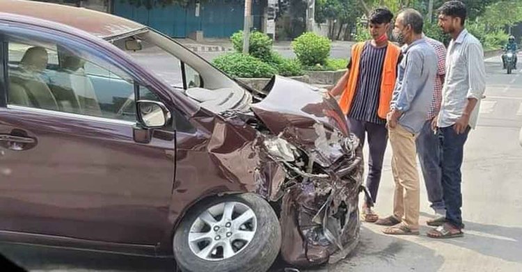 ফাঁকা ঢাকায় সাতসকালে দুর্ঘটনা