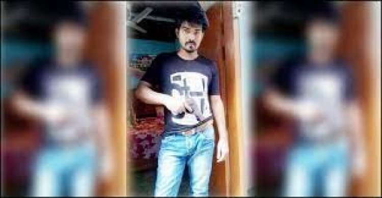 পিস্তল হাতে সাবেক ছাত্রলীগ নেতার ছবি ভাইরাল