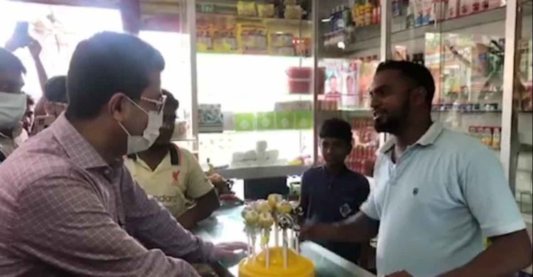 ট্রেড লাইসেন্স আছে কি না, দোকানে দোকানে খোঁজ নিচ্ছেন মেয়র তাপস