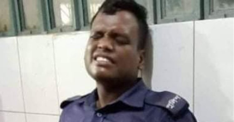 আসামির দায়ের কোপে পুলিশ কনস্টেবলের হাতের কবজি বিচ্ছিন্ন