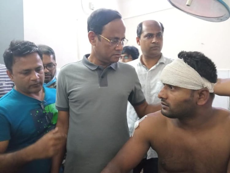 ছাত্রলীগের হামলায় আহত ছাত্রদলের নেতাকর্মীদের পাশে টুকু