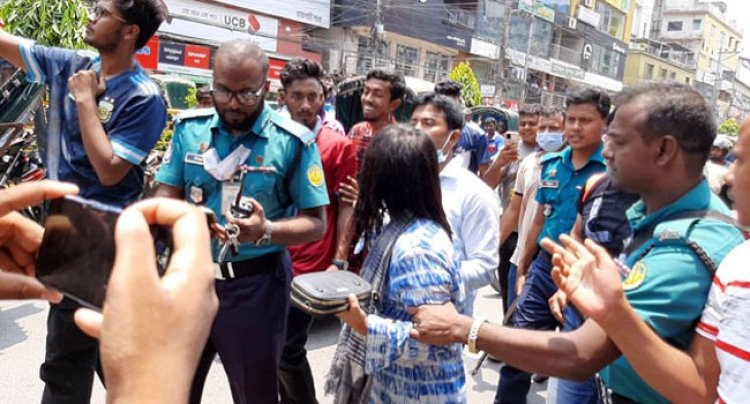 পরকীয়া প্রেমিকসহ আবাসিক হোটেলে স্ত্রী, পুলিশে দিলেন স্বামী