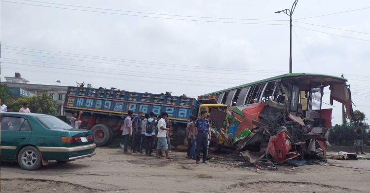 সাভারে ত্রিমুখী সংঘর্ষে নিহত ৪, আহত ৪০