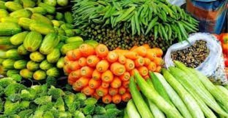 গাজর ১৮০, দাম বেড়েছে আলু-শসারও