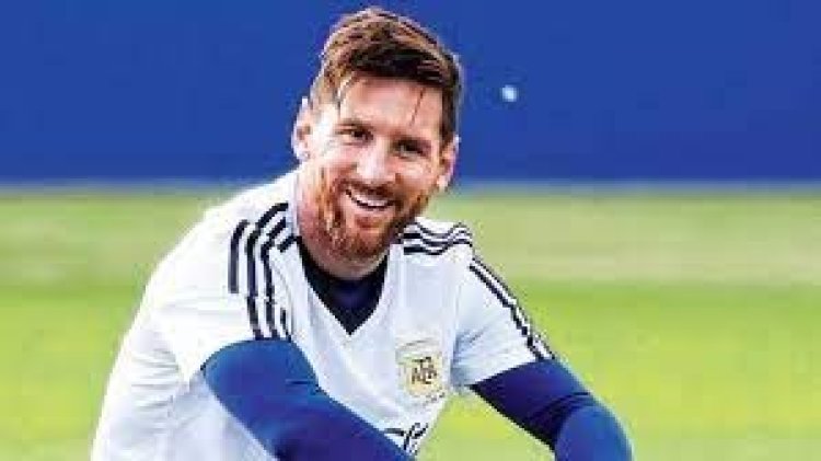 মেসিকে আরও এক বছর রেখে দিতে চায় পিএসজি