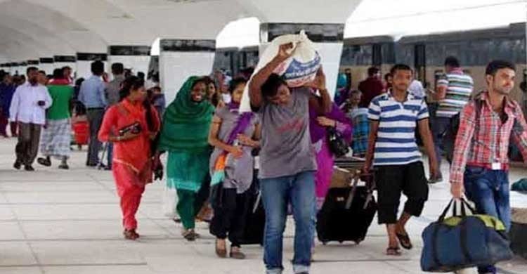 এখনো ফাঁকা ঢাকার রাস্তা: বানের বেগে ফিরছেন কর্মজীবীরা