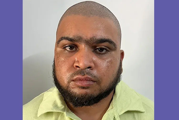 উত্তরায় এটিএম বুথে ব্যবসায়ীকে ছুরিকাঘাতে হত্যা