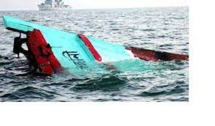 ফতুল্লায় বাল্কহেডের ধাক্কায় যাত্রীবাহী ট্রলারডুবি