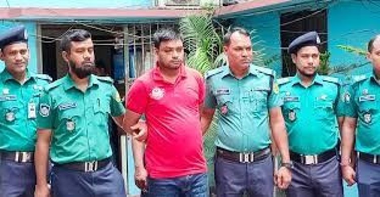 ইন্টারনেট থেকে ওয়ারেন্ট ডাউনলোড করে পুলিশ পরিচয়ে যেতেন আসামি ধরতে