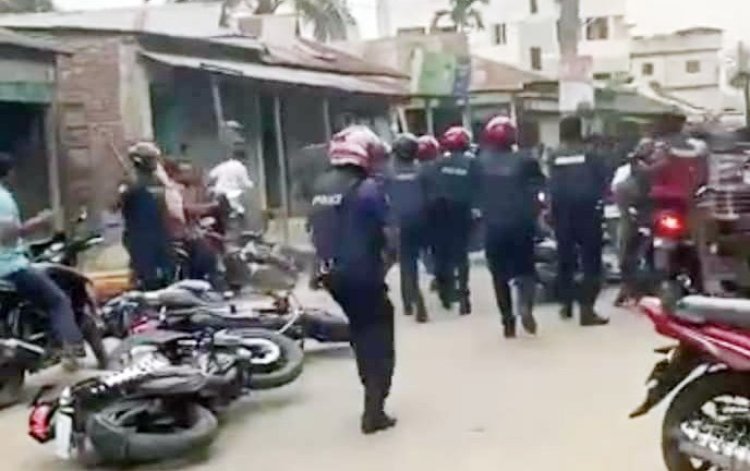 ময়মনসিংহের ফুলবাড়িয়ায় পুলিশের হামলায় বিএনপির কর্মসূচি পণ্ড