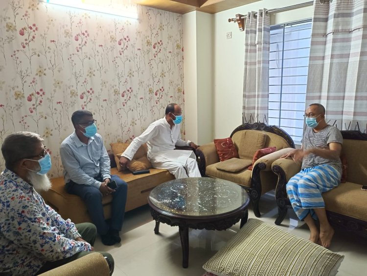 করোনাক্রান্ত মোনায়েম মুন্নার পাশে টুকু