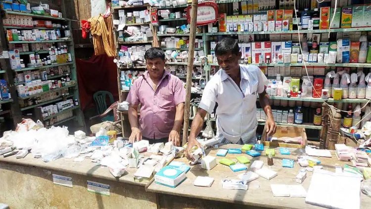 ঢামেক এলাকায় সারারাত ফার্মেসি খোলা, ‘জরুরি’ বলছেন রোগীর স্বজনরাও