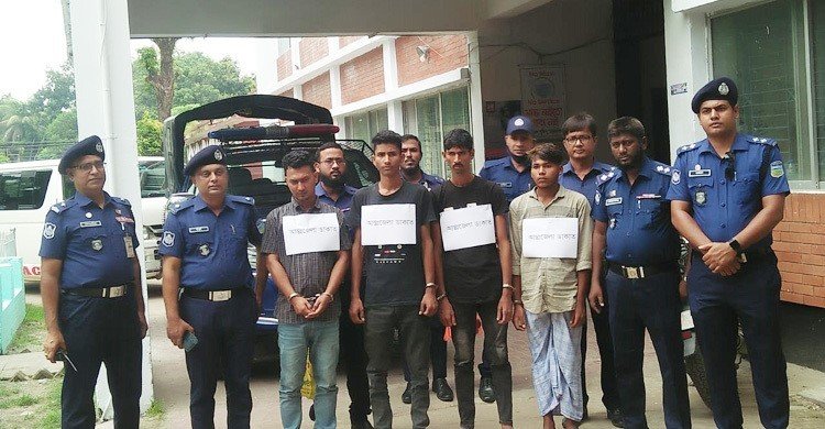 ডিবি পরিচয়ে ট্রাক থামিয়ে ১১ হাজার লিটার তেল লুট, গ্রেফতার ৪