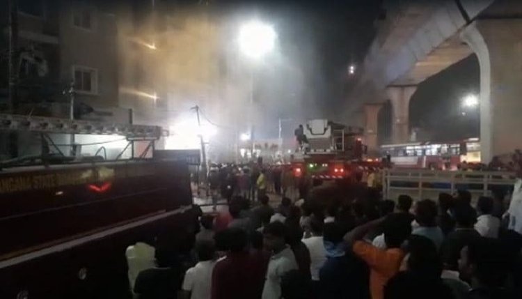 ভারতে ইলেকট্রিক স্কুটারের শো-রুমে ভয়াবহ আগুন, নিহত ৮
