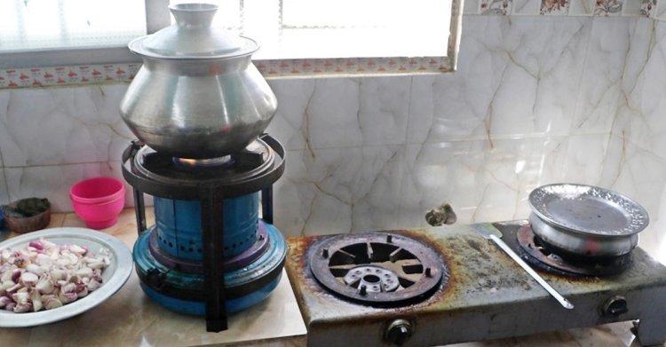 রাজধানীর বিভিন্ন এলাকায় তীব্র গ্যাস সংকট