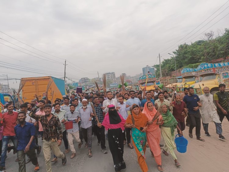 গ্যাস, বিদ্যুৎ ও পানির দাবিতে রাজধানীতে ঝাড়ু মিছিল
