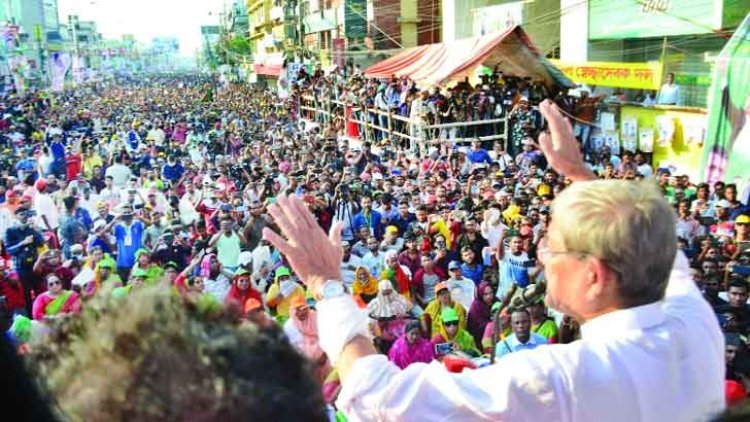 খুলনার দশ পয়েন্টে হামলা ভাঙচুর গুলি
