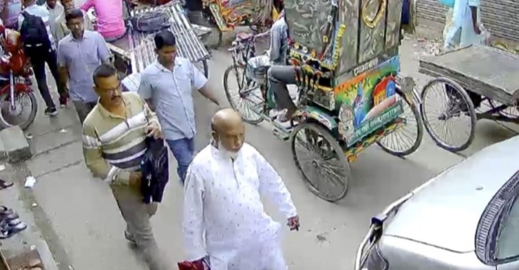 ভেজা বিস্কুট ছুড়ে ব্যবসায়ীর ৪ লাখ টাকা হাতিয়ে নিল প্রতারক