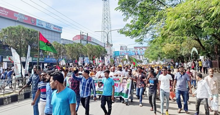 মিছিলের ঢল নেমেছে আলিয়া মাঠে